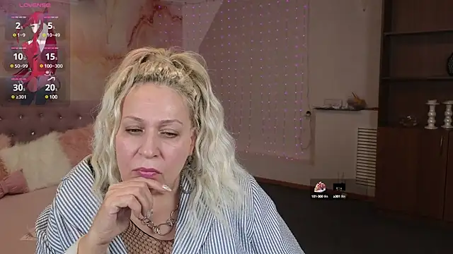 Snapshot of Penelope_Pinky chatting on 02/06/25, 08:34 Penelope Pinky online show from 02/06/25, 08:34
