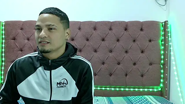 lau hotfox online show from 02/15/25, 01:53