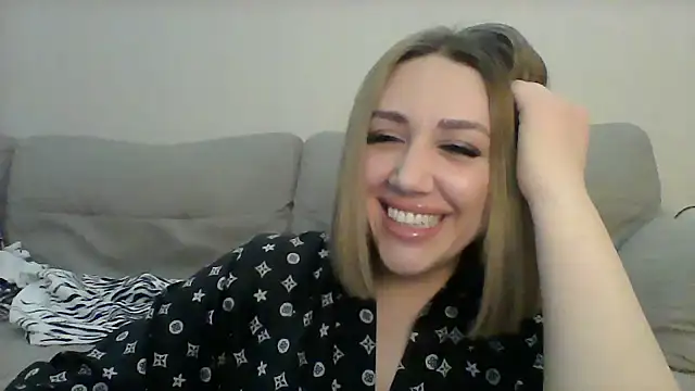 Snapshot of VickyLove047 chatting on 01/01/25, 01:47 VickyLove047 online show from 01/01/25, 01:47