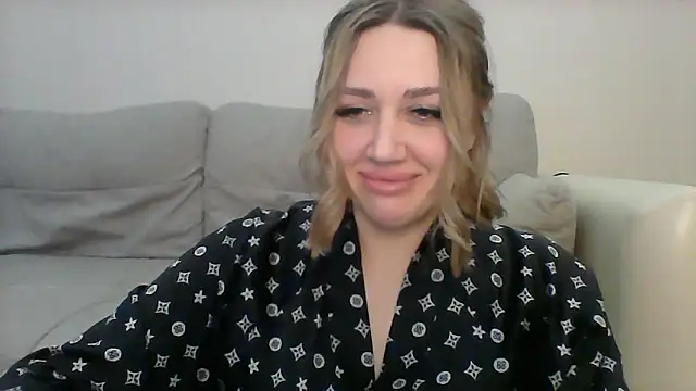 Snapshot of VickyLove047 chatting on 01/02/25, 08:02 VickyLove047 online show from 01/02/25, 08:02