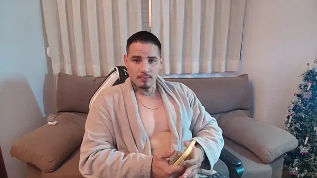 Snapshot of Geishastudios chatting on 12/20/25, 11:17 Geishastudios online show from 12/20/25, 11:17