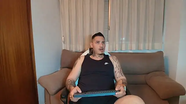 Snapshot of Geishastudios chatting on 04/05/26, 11:18 Geishastudios online show from 04/05/26, 11:18