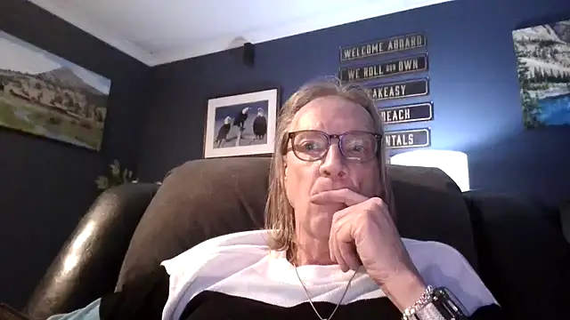 Snapshot of RoniJ2024 chatting on 12/14/24, 01:17 RoniJ2024 online show from 12/14/24, 01:17