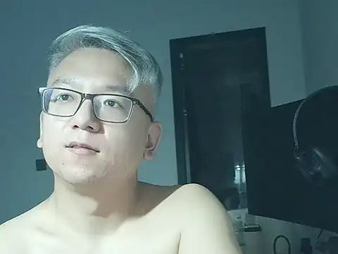 Snapshot of leoUSIR chatting on 09/29/25, 07:51 leoUSIR online show from 09/29/25, 07:51