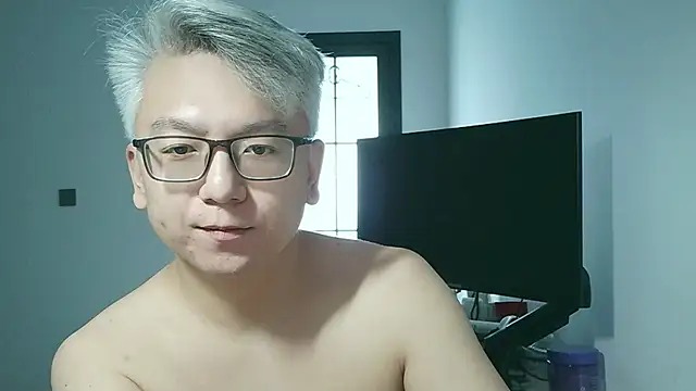 Snapshot of leoUSIR chatting on 11/05/25, 12:54 leoUSIR online show from 11/05/25, 12:54