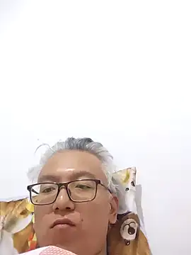 Snapshot of leoUSIR chatting on 04/28/26, 04:34 leoUSIR online show from 04/28/26, 04:34