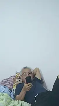 Snapshot of leoUSIR chatting on 05/29/26, 02:59 leoUSIR online show from 05/29/26, 02:59
