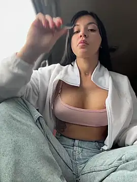 JulliaVegas online show from 05/09/26, 01:55
