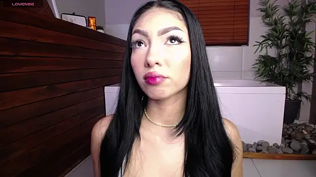 Snapshot of antonellaroux chatting on 06/15/26, 04:04 antonellaroux online show from 06/15/26, 04:04