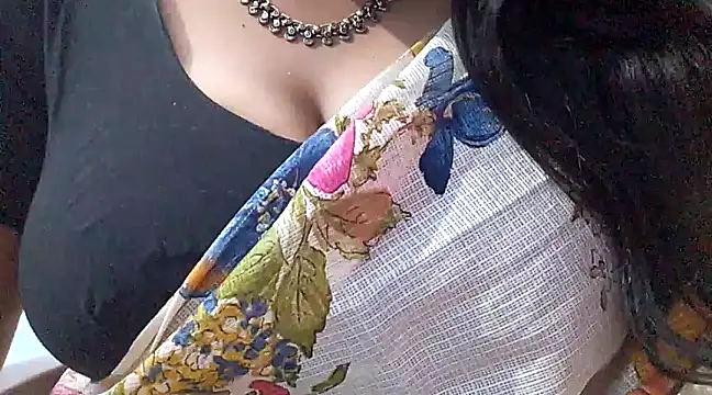 Snapshot of Tamilsathya2024 chatting on 01/08/25, 06:31 Tamilsathya2024 online show from 01/08/25, 06:31