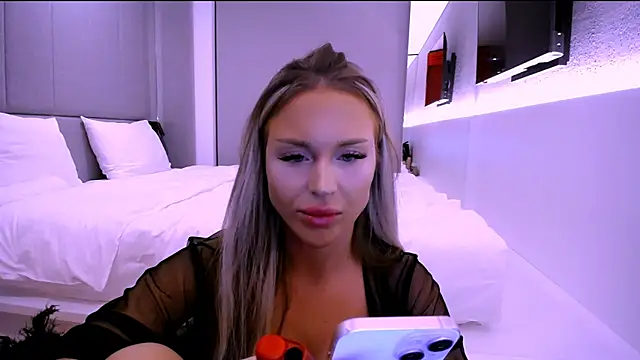 Snapshot of project_barbara chatting on 02/01/25, 04:44 project barbara online show from 02/01/25, 04:44