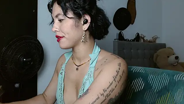 Sexy Lia  online show from 04/15/26, 02:51