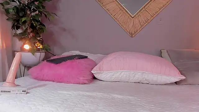 bella arias online show from 12/18/24, 01:26