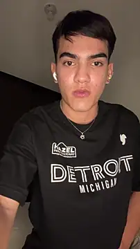 Snapshot of snakeeboy chatting on 03/05/26, 08:32 snakeeboy online show from 03/05/26, 08:32