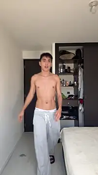 Snapshot of snakeeboy chatting on 03/06/26, 11:12 snakeeboy online show from 03/06/26, 11:12