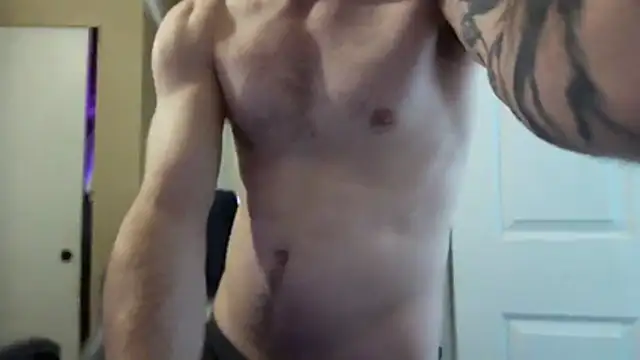 Snapshot of Huntzg23 chatting on 05/11/26, 02:45 Huntzg23 online show from 05/11/26, 02:45