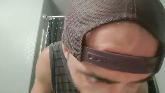 Snapshot of Huntzg23 chatting on 07/17/26, 06:53 Huntzg23 online show from 07/17/26, 06:53