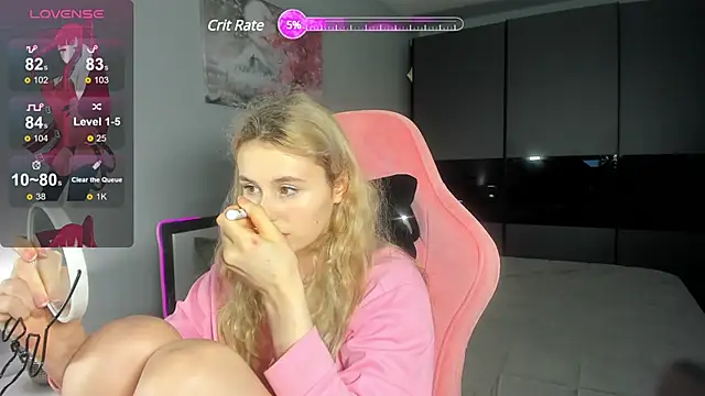 Snapshot of Molly_Toads chatting on 12/26/24, 07:56 Molly Toads online show from 12/26/24, 07:56