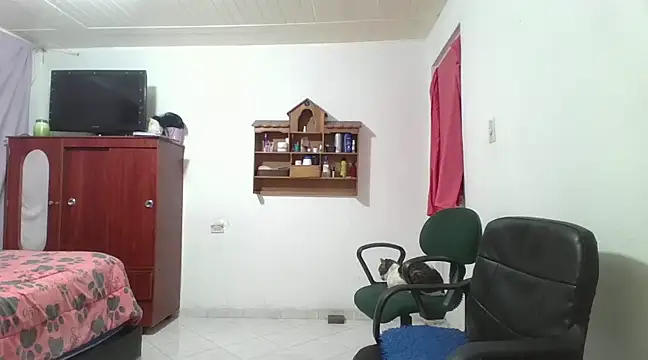 Snapshot of pecadodulce123 chatting on 02/02/25, 05:32 pecadodulce123 online show from 02/02/25, 05:32