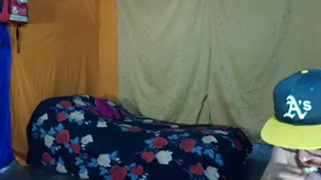 Snapshot of pecadodulce123 chatting on 12/16/25, 12:15 pecadodulce123 online show from 12/16/25, 12:15