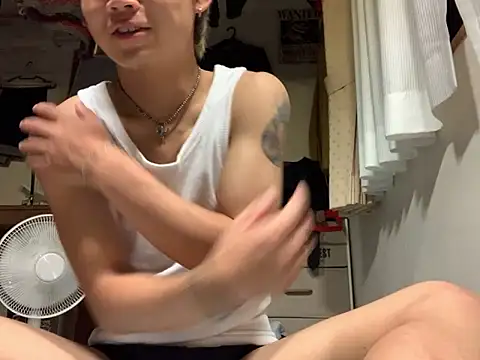 Snapshot of kuma0908 chatting on 09/11/25, 12:38 kuma0908 online show from 09/11/25, 12:38