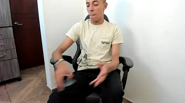 Snapshot of twink_latino5 chatting on 02/01/25, 06:21 twink latino5 online show from 02/01/25, 06:21