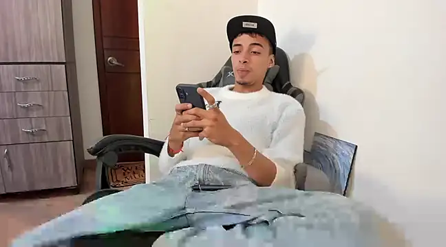 Snapshot of twink_latino5 chatting on 03/14/25, 03:37 twink latino5 online show from 03/14/25, 03:37