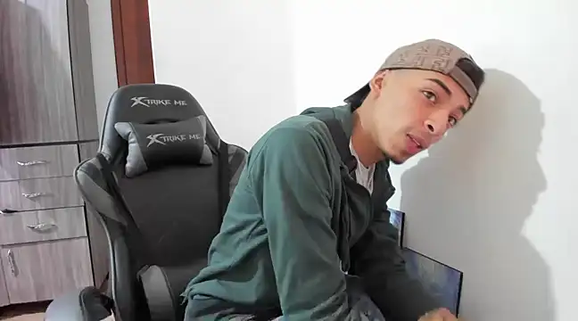 Snapshot of twink_latino5 chatting on 03/18/25, 02:04 twink latino5 online show from 03/18/25, 02:04