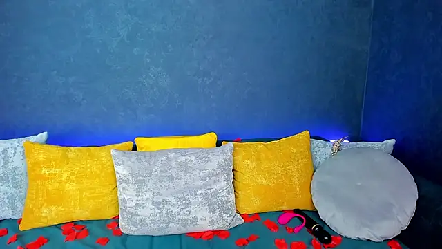 Curvy Dynamite  online show from 02/15/25, 01:10