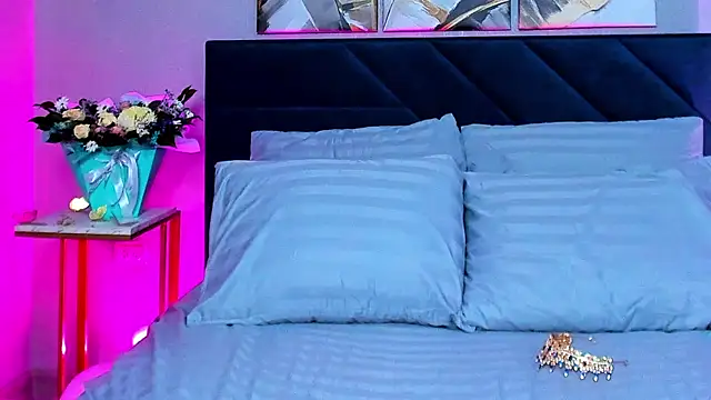 Curvy Dynamite  online show from 03/06/25, 07:25