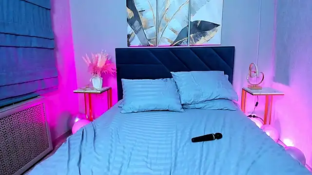 Curvy Dynamite  online show from 03/18/25, 04:15