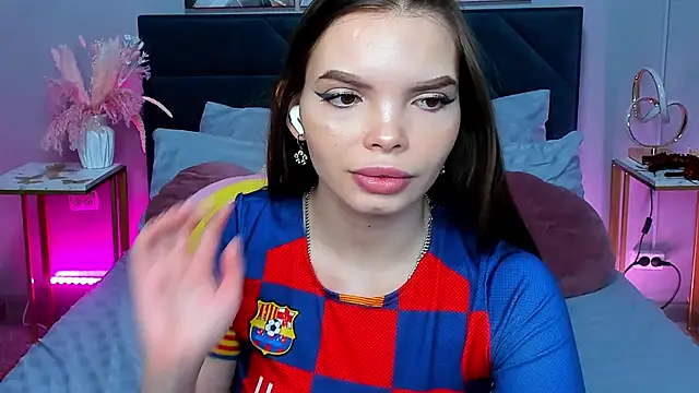 Curvy Dynamite  online show from 11/13/25, 01:15