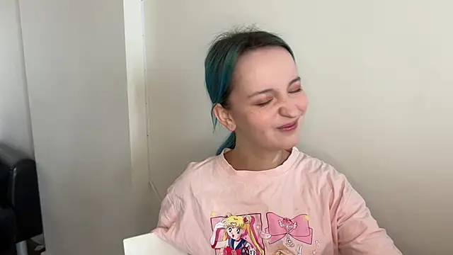 bumble bee online show from 01/12/25, 03:49