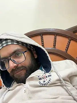 Snapshot of Arsh_Loves_Luv chatting on 12/23/24, 03:33 Arsh Loves Luv online show from 12/23/24, 03:33