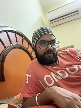 Snapshot of Arsh_Loves_Luv chatting on 12/26/24, 07:49 Arsh Loves Luv online show from 12/26/24, 07:49