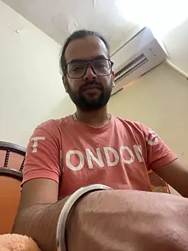 Snapshot of Arsh_Loves_Luv chatting on 12/28/24, 09:09 Arsh Loves Luv online show from 12/28/24, 09:09