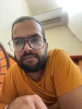 Snapshot of Arsh_Loves_Luv chatting on 01/02/25, 12:02 Arsh Loves Luv online show from 01/02/25, 12:02