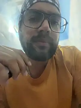 Snapshot of Arsh_Loves_Luv chatting on 01/02/25, 07:23 Arsh Loves Luv online show from 01/02/25, 07:23