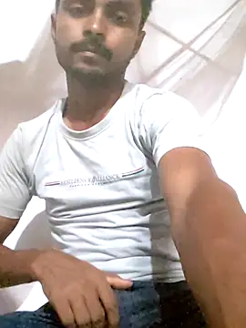 Snapshot of Suraj223kumar chatting on 05/19/26, 10:32 Suraj223kumar online show from 05/19/26, 10:32