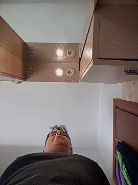 Snapshot of SecretlyDD chatting on 03/20/25, 08:42 SecretlyDD online show from 03/20/25, 08:42