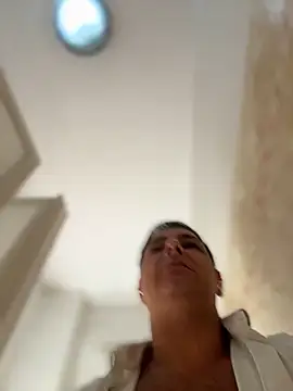 Snapshot of SecretlyDD chatting on 11/12/25, 09:42 SecretlyDD online show from 11/12/25, 09:42