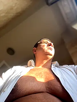 Snapshot of SecretlyDD chatting on 11/13/25, 08:13 SecretlyDD online show from 11/13/25, 08:13