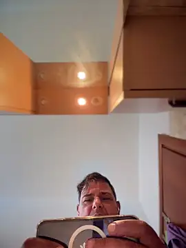 Snapshot of SecretlyDD chatting on 03/26/26, 10:32 SecretlyDD online show from 03/26/26, 10:32