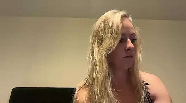 Snapshot of Emmy_frenchie chatting on 01/02/25, 08:02 Emmy frenchie online show from 01/02/25, 08:02