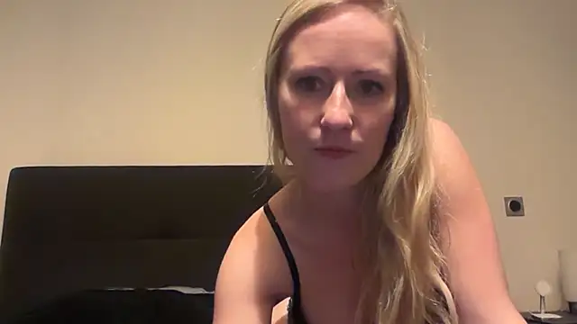 Snapshot of Emmy_frenchie chatting on 01/13/25, 08:15 Emmy frenchie online show from 01/13/25, 08:15