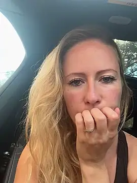 Snapshot of Emmy_frenchie chatting on 10/03/25, 08:44 Emmy frenchie online show from 10/03/25, 08:44