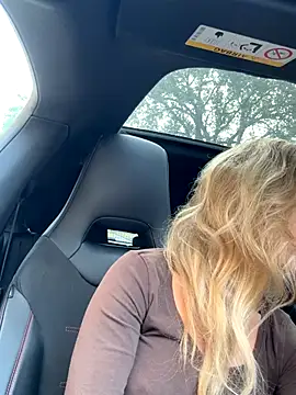 Snapshot of Emmy_frenchie chatting on 10/09/25, 09:18 Emmy frenchie online show from 10/09/25, 09:18