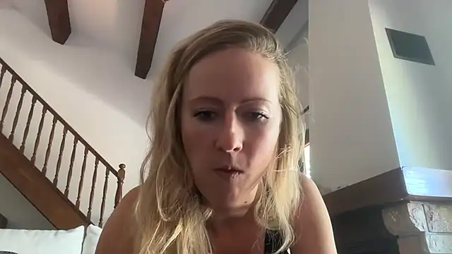 Snapshot of Emmy_frenchie chatting on 11/03/25, 11:22 Emmy frenchie online show from 11/03/25, 11:22