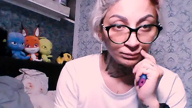 Snapshot of Lucky_Deniz chatting on 11/21/25, 09:57 Lucky Deniz online show from 11/21/25, 09:57