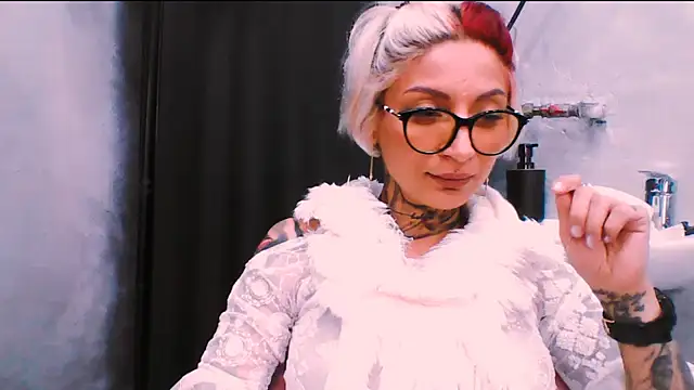 Snapshot of Lucky_Deniz chatting on 11/22/25, 11:31 Lucky Deniz online show from 11/22/25, 11:31